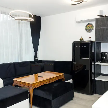 New Black & White Flat 5 Min Away From Sea Garden By Flat Mаnager Varna