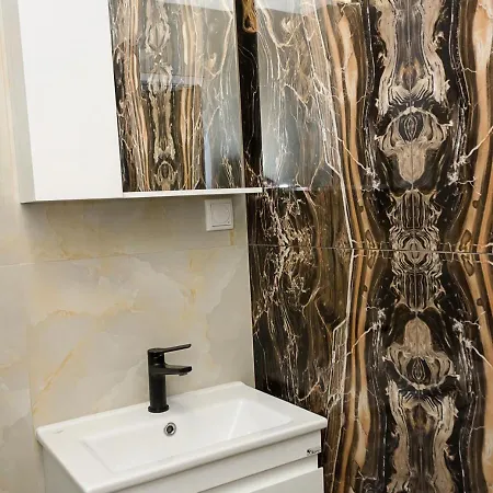 Apartment New Black & White Flat 5 Min Away From Sea Garden By Flat Mаnager